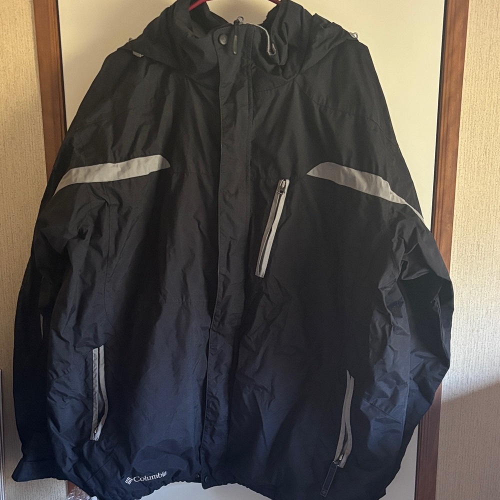 Columbia Men's Black and Gray Performance Jacket